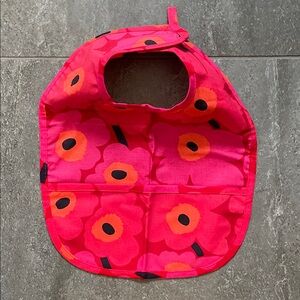 NWOT Marimekko Poppy Baby Bib